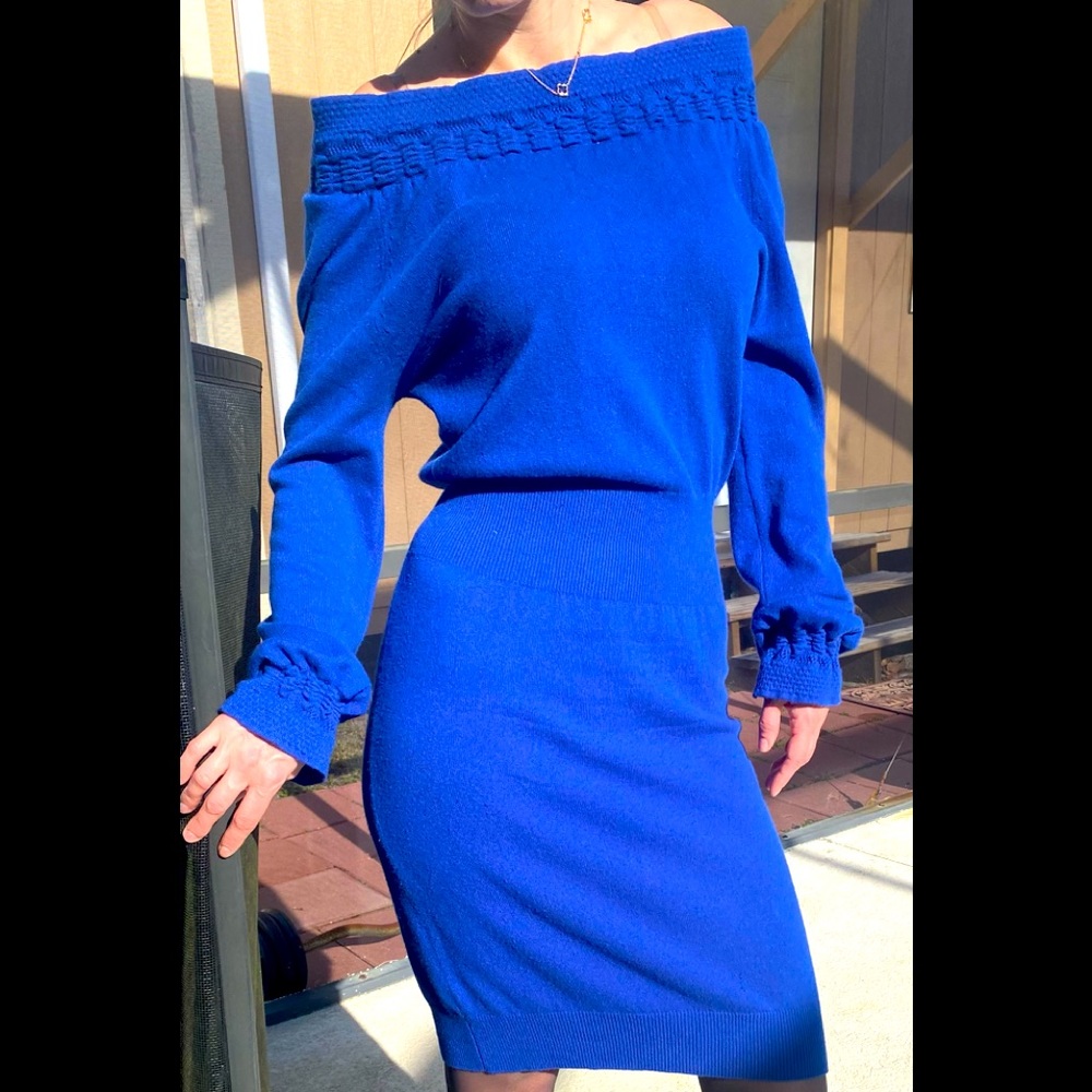 Escada Blue Cashmere Knit Dress W/ Beautiful Neck & Sleeves Detailing Size 34/Sm